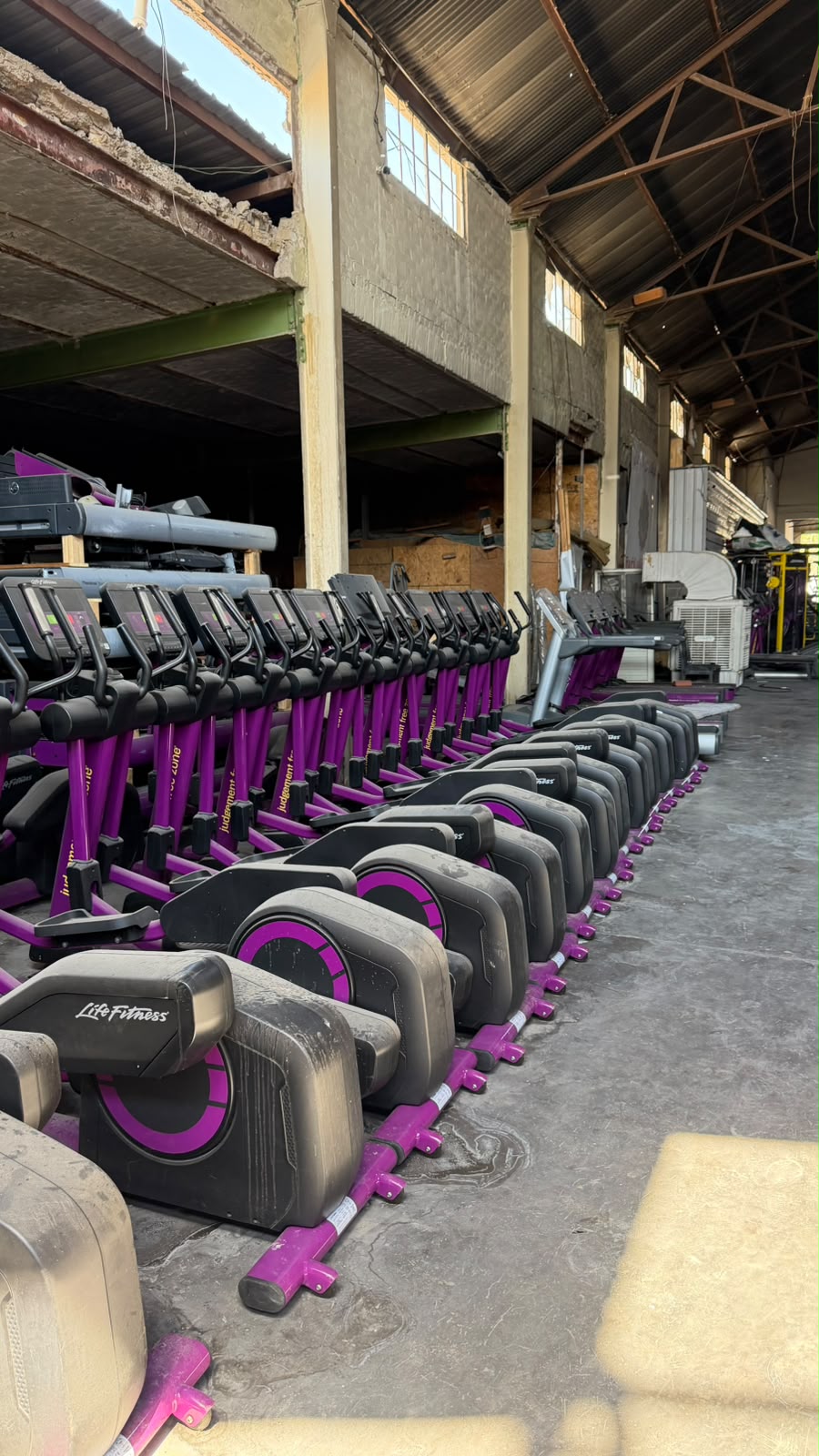 أسطول أجهزة التدريب الإهليلجي Life Fitness
